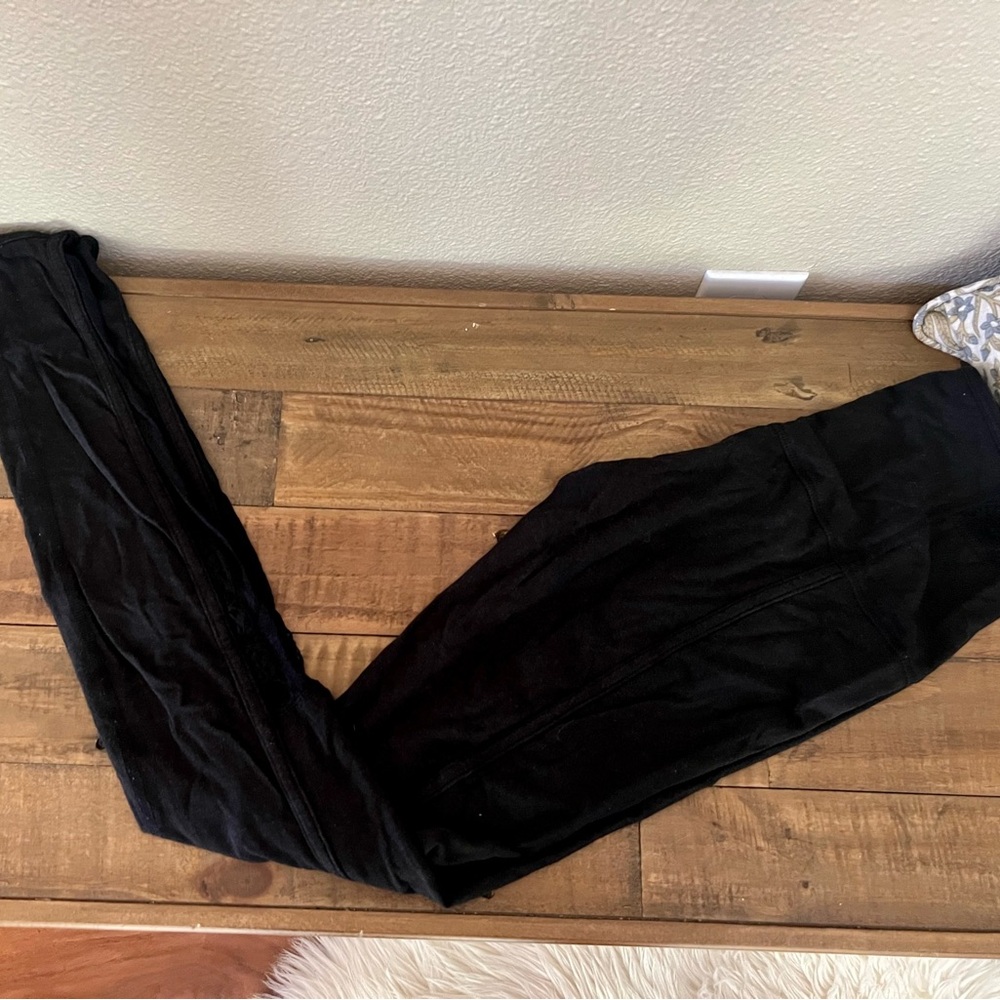GUC Karma Yoga Pants with lace inserts on ankle and calve size small